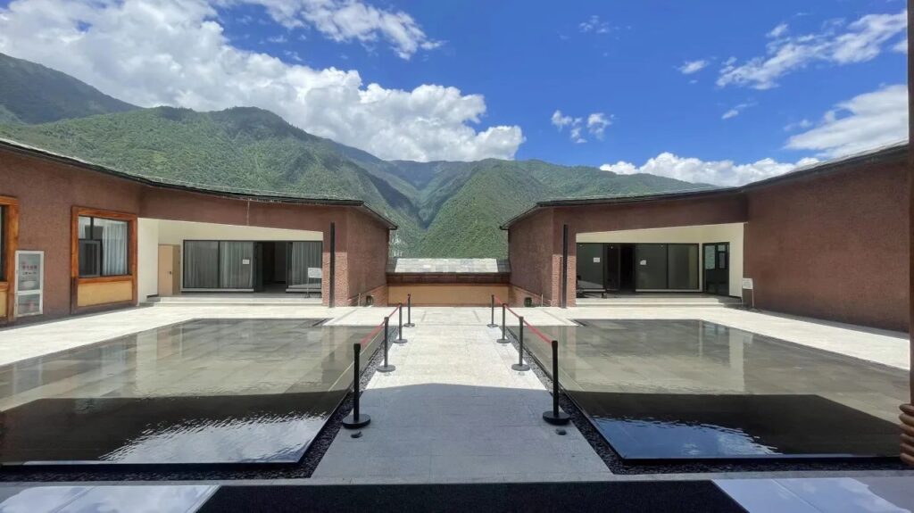 怒江貢山伊拉米拉雲居酒店