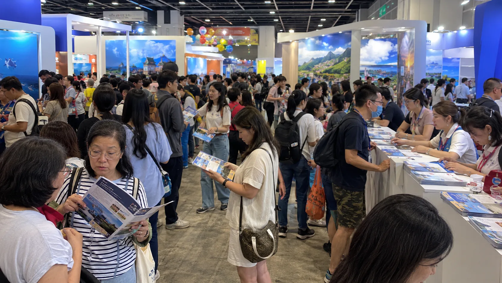 台北夏季旅展现场人潮